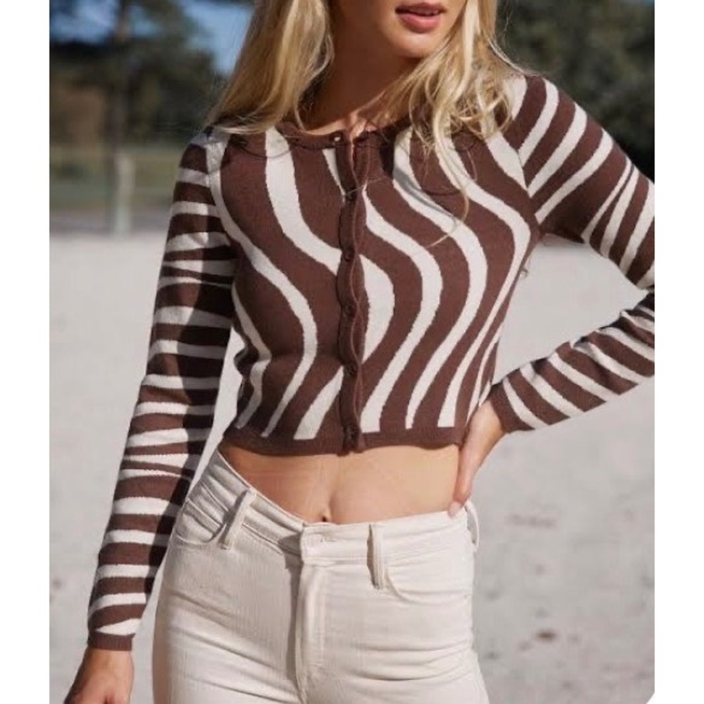 Le Lis Collection Brown Cream Wavy Zebra Stripe Cropped Cardigan Sweater Small